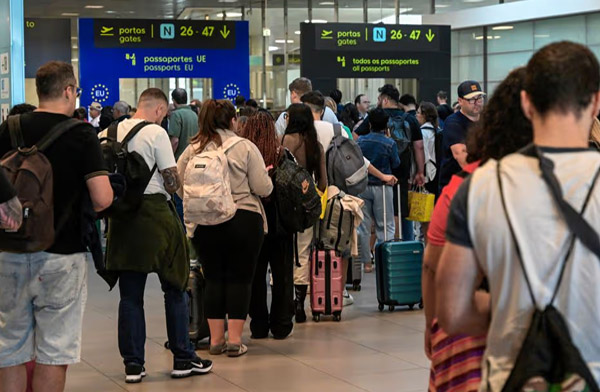 Atina İngiliz vatandaşlarına EES sistemini kaldırdı