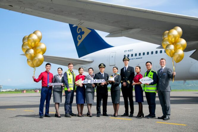 Air Astana ticari uçuşlarının 24. yılını kutluyor