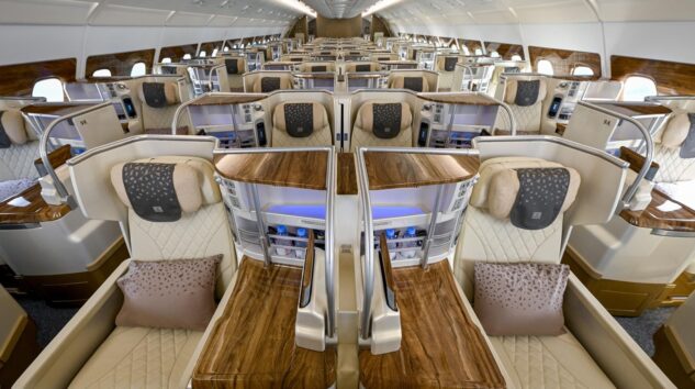 Emirates, yenilenen ilk A380 uçağını hizmete aldı