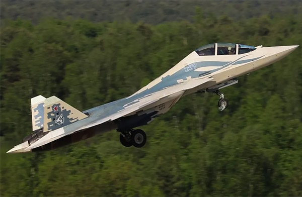 Sukhoi Su-57 prototipi ilk uçuşunu tamamladı