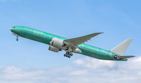 İlk Boeing 777-9 test uçuşunu başarıyla tamamladı