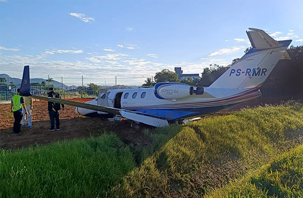 Brezilya’da Cessna 525 inişte pistten çıktı