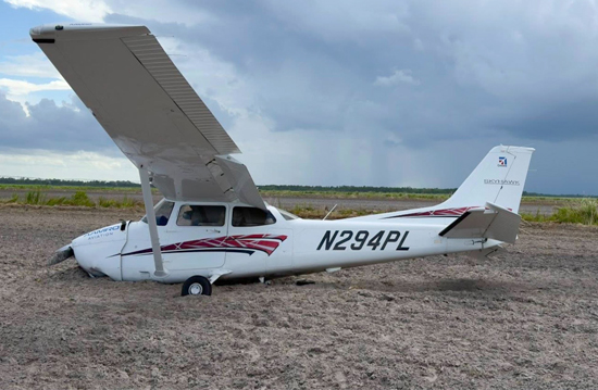 Florida’da Cessna 172S acil inişte kaza yaptı