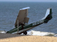 ABD Maryland’da Cessna 150 sahile indi
