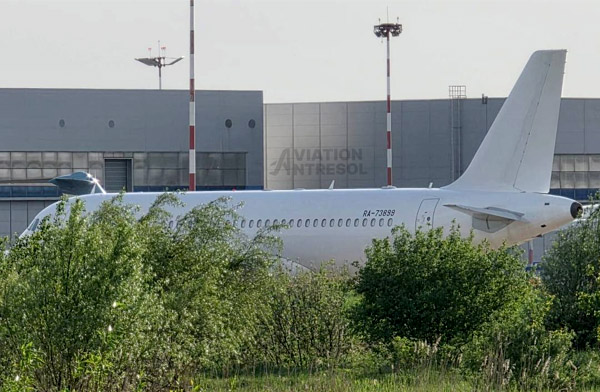 A320-200 yaptırımları aşıp Moskova’ya indi