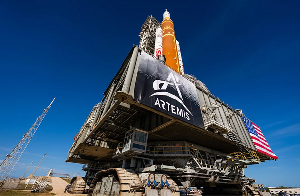 NASA şair ve yaratıcılar arıyor