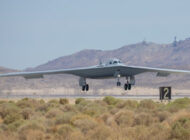 B-21 Raider iki test pilotu ile uçuş yaptı