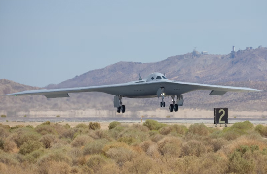 B-21 Raider iki test pilotu ile uçuş yaptı