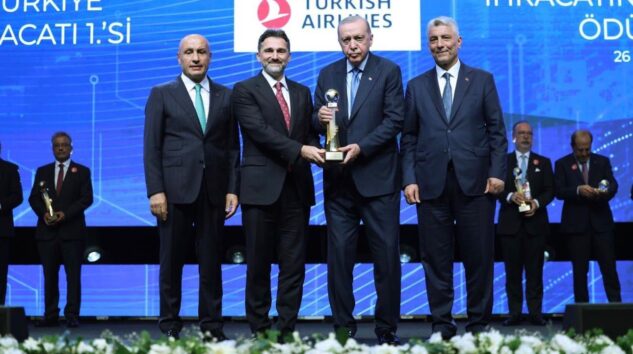 THY Başkanı Şeker’e Cumhurbaşkanı Erdoğan ödül verdi