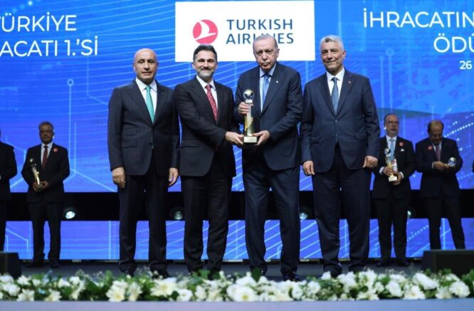 THY Başkanı Şeker’e Cumhurbaşkanı Erdoğan ödül verdi