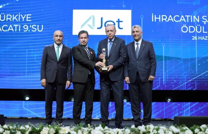 AJet’e ödülünü Cumhurbaşkanı Erdoğan verdi