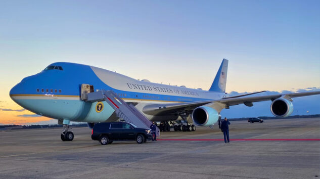 Air Force One’da 35 yıl sonra görev değişimi