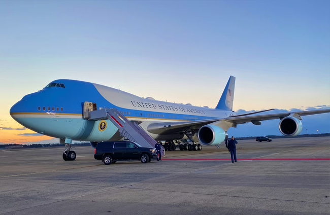 Air Force One’da 35 yıl sonra görev değişimi
