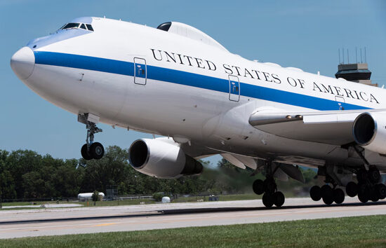 Pentagon E-4B Kıyamet Günü uçağı için 984 milyon dolara imza attı