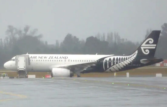 Air New Zealand’ın A320 uçağı çim piste çıktı
