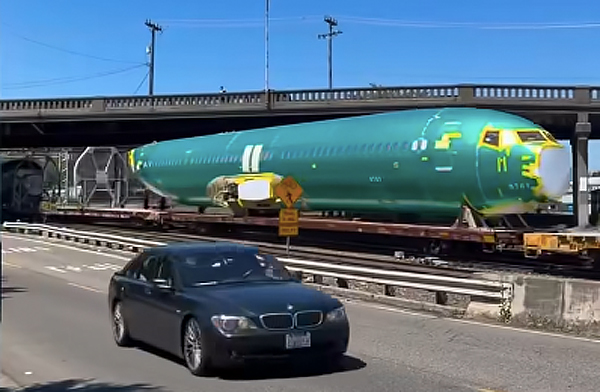 Boeing B737 gövdeleri yük treninde