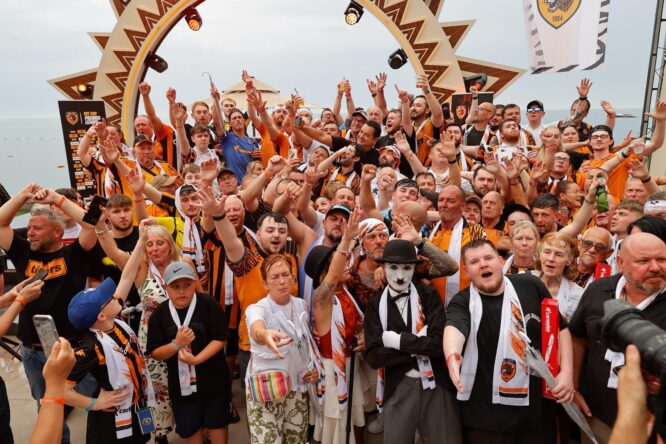 Acun Ilıcalı, Hull City taraftarlarıyla Corendon HydrosClub Kemer’de buluştu