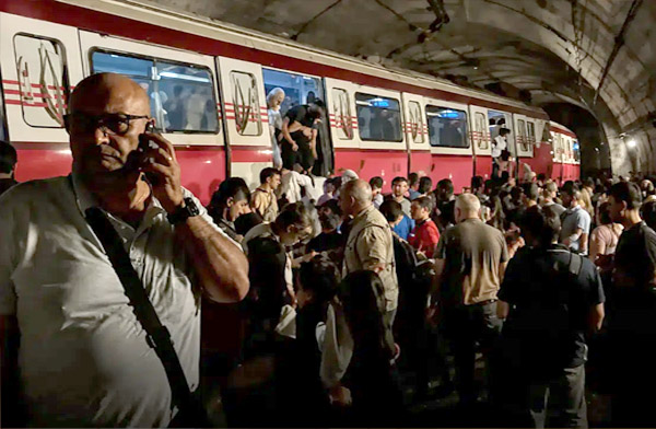 Kadıköy-İSG metrosu raydan çıktı