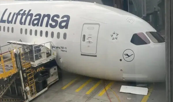 Frankfurt Havalimanı’nda B787-9’un ön dikmesi çöktü