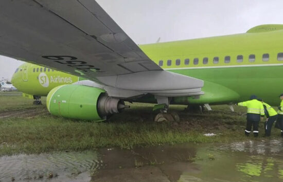 S7 Airlines’ın B737-800 uçağı inişte pistten çıktı