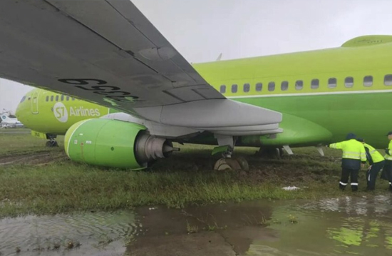 S7 Airlines’ın B737-800 uçağı inişte pistten çıktı
