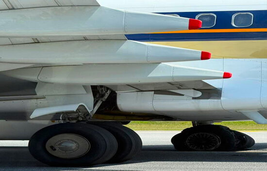 Singapore Airlines Kuala Lumpur’da lastik patlattı