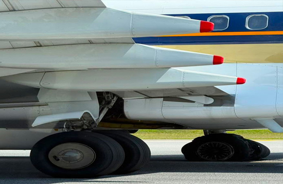 Singapore Airlines Kuala Lumpur’da lastik patlattı