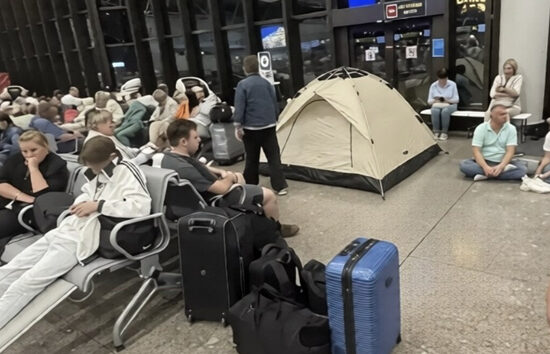 Soçi Havalimanı’nda iptaller çadır kurdurdu
