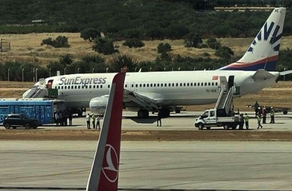 SunExpress uçağı Gaziantep inişinde lastik patlattı
