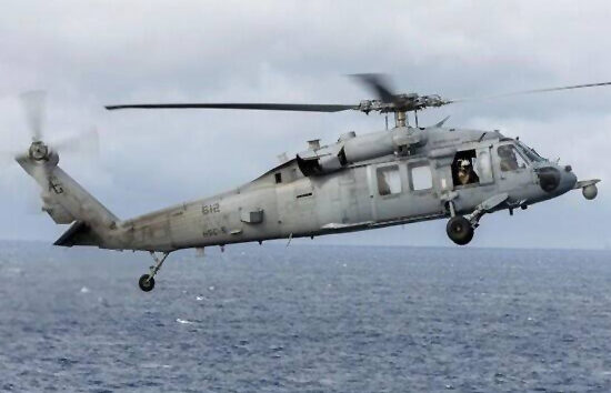 MH-60S Seahawk denize acil indi bir mürettebat kayıp
