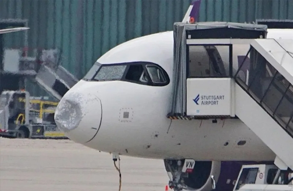 Air Cairo’nun A320neo’su Stuttgart’a doluya yakalandı