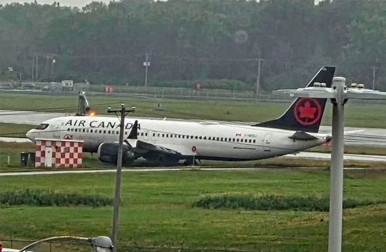 Air Canada’nın B737 MAX 8’i takside yoldan çıktı