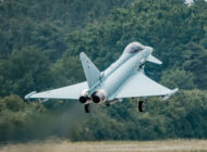 Almanya yeni ilk Eurofighter Typhoon savaş uçağı ilk uçuşunu yaptı