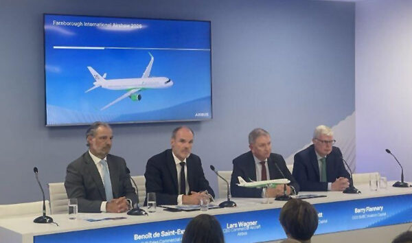 Farnborough’da Boeing’e 100 uçak siparişi