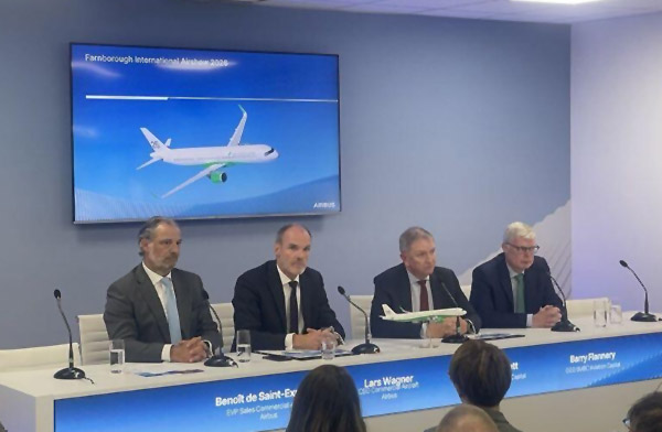 Farnborough’da Boeing’e 100 uçak siparişi