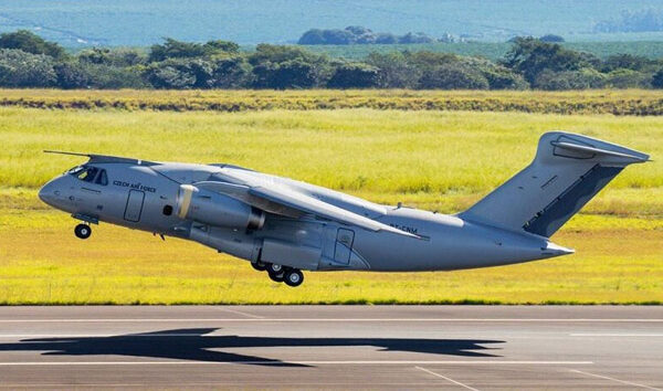Çekya ilk C-390 Millennium nakliye uçağını teslim aldı