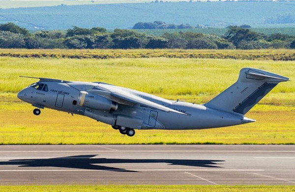 Çekya ilk C-390 Millennium nakliye uçağını teslim aldı