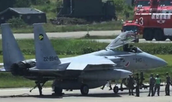 F-15J Eagle savaş uçağı Japonya’da acil indi