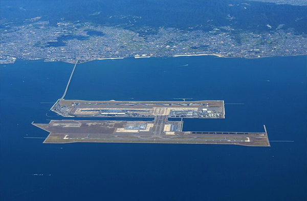 Kansai Havalimanı sulara gömülüyor