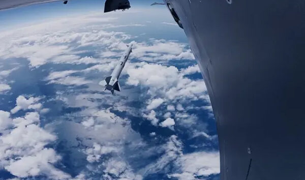 Kızılelma JET-230 füzesi ile hedefi tam isabet vurdu