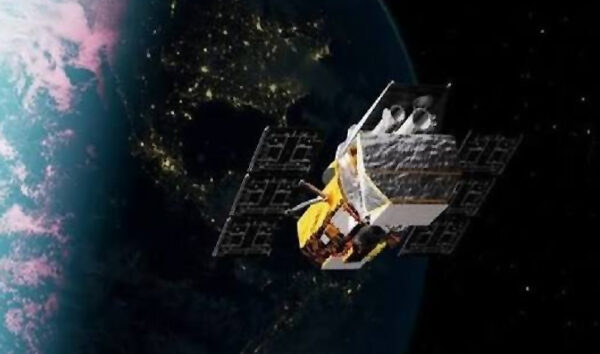 NASA uzayda tarihi göreve başladı