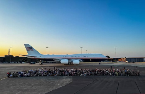 Trump İngiltere’de yeni uçağıyla yola devam etti