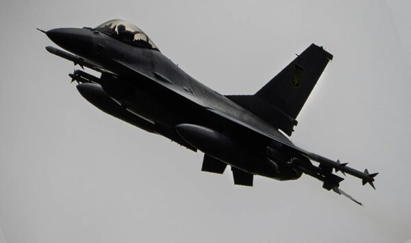 Ukrayna’da İHA’ları önlemeye çalışan F-16 düştü