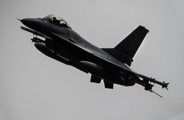 Ukrayna’da İHA’ları önlemeye çalışan F-16 düştü