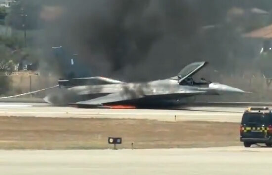 Yunanistan’da F-16 acil indi, alev aldı