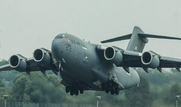 ABD ordusunun C-17A Globemaster III’ü Moskova’ya acil indi