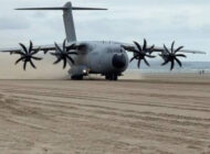 Luftwaffe’nin iki A400M uçağı İngiltere’de plaja indi