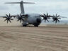 Luftwaffe’nin iki A400M uçağı İngiltere’de plaja indi