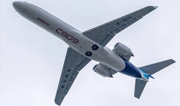 Air Cambodia C909 uçaklarını bekliyor