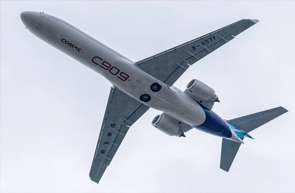 Air Cambodia C909 uçaklarını bekliyor